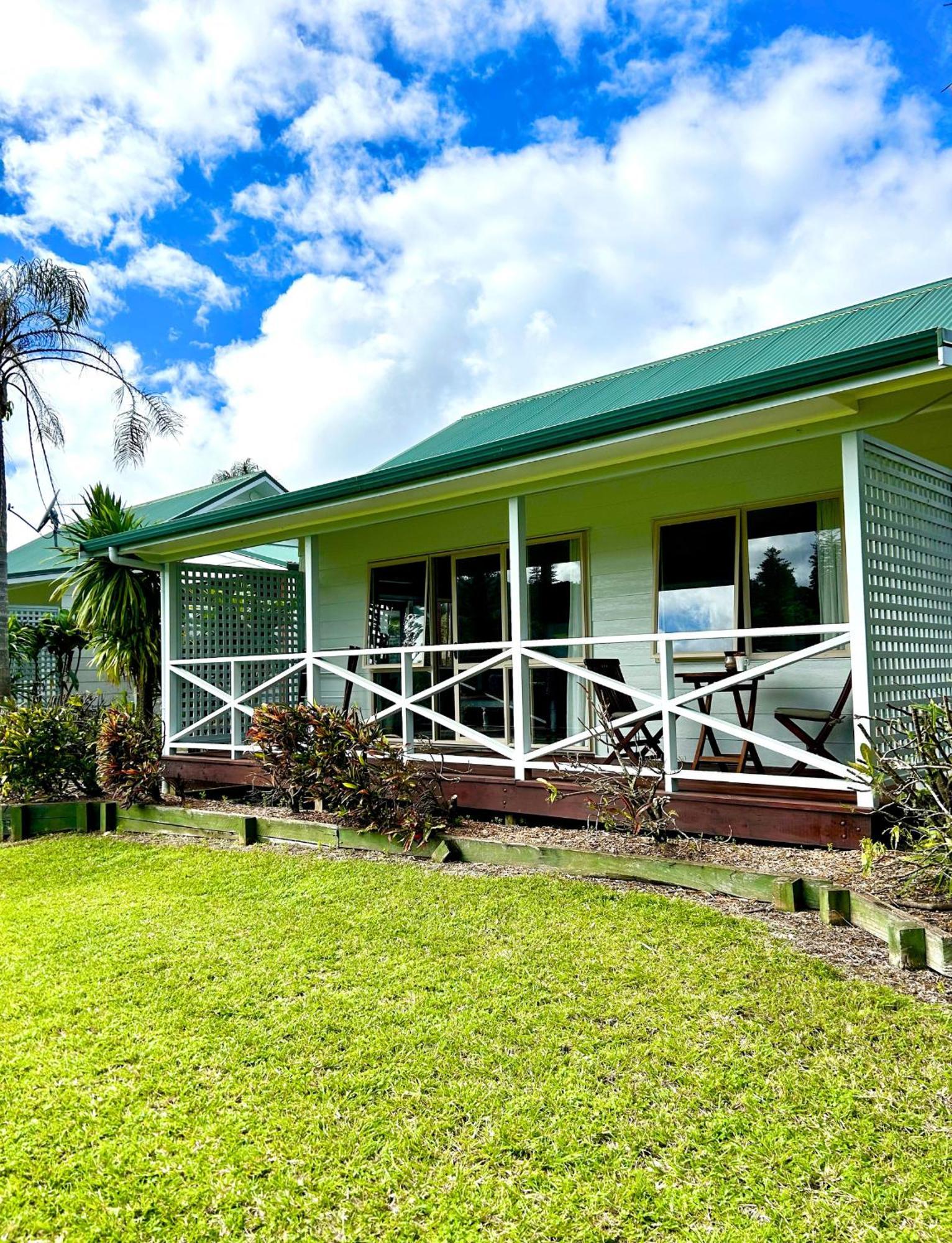 Poinciana Cottages Burnt Pine Exterior photo