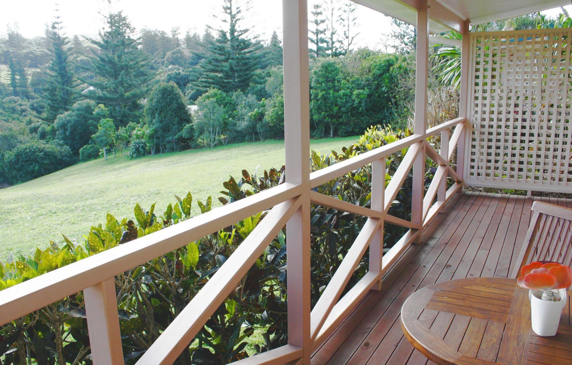 Poinciana Cottages Burnt Pine Exterior photo